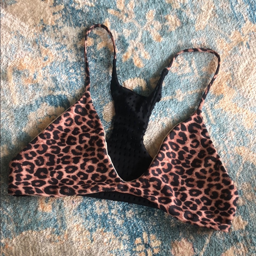 Acacia size large top